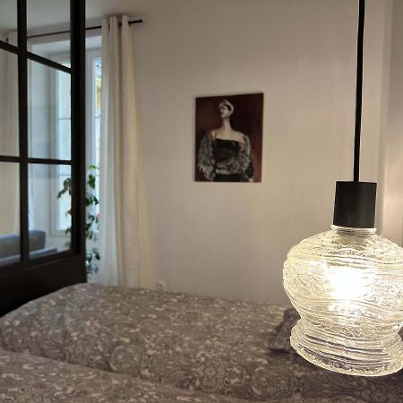 Bel Appartement Au Centre Du Vieux Joigny Kültér fotó
