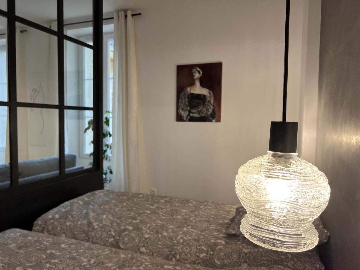 Bel Appartement Au Centre Du Vieux Joigny Kültér fotó