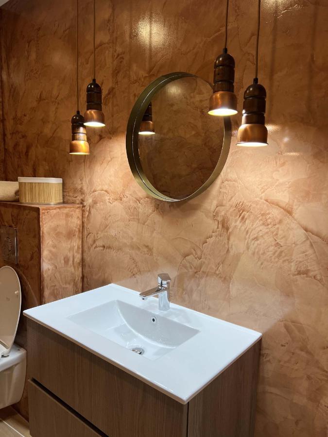 Bel Appartement Au Centre Du Vieux Joigny Kültér fotó