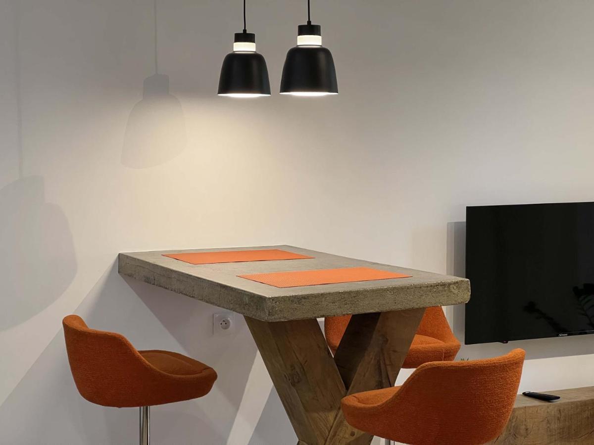 Bel Appartement Au Centre Du Vieux Joigny Kültér fotó
