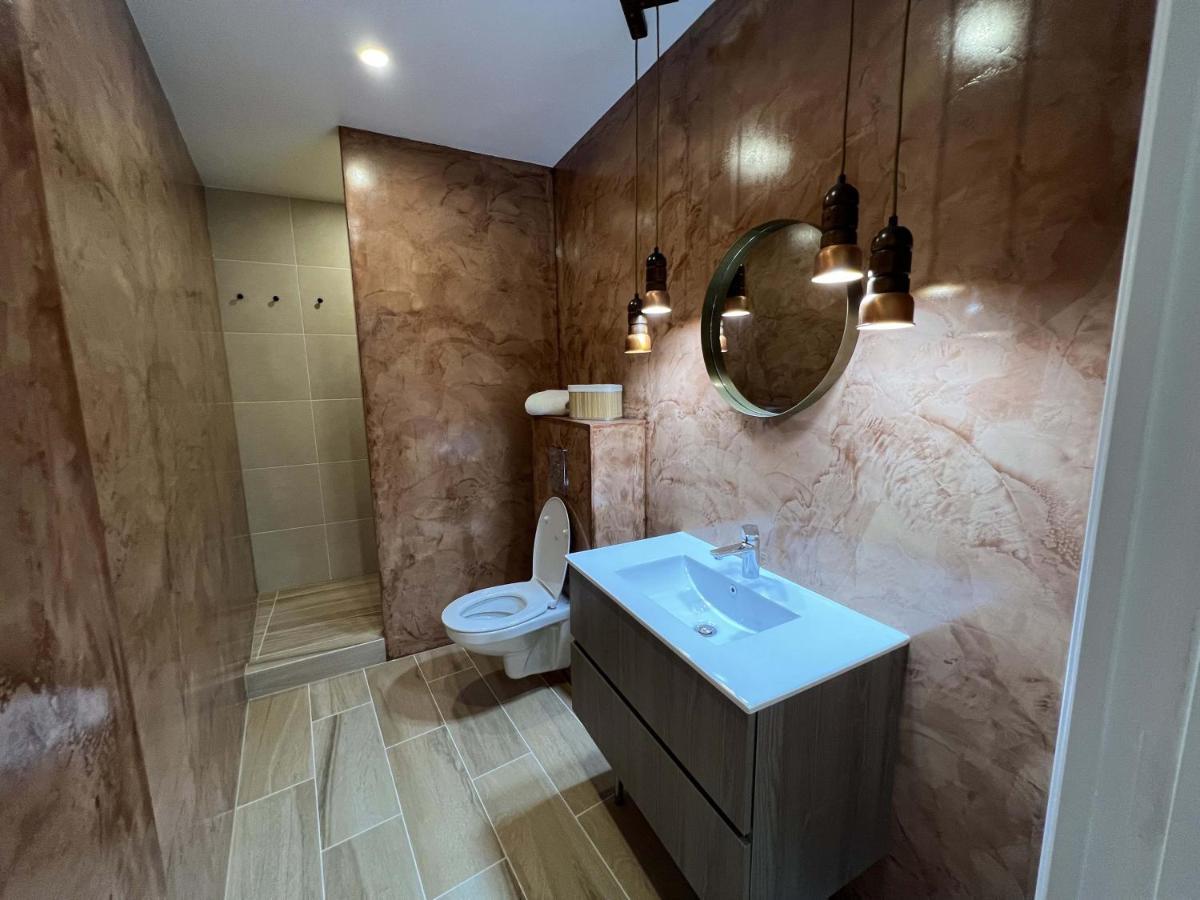 Bel Appartement Au Centre Du Vieux Joigny Kültér fotó