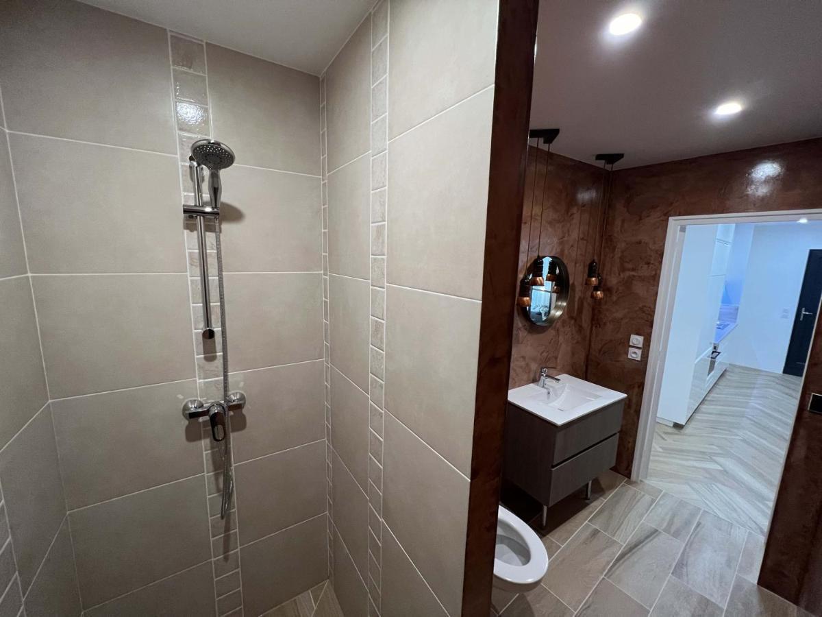 Bel Appartement Au Centre Du Vieux Joigny Kültér fotó